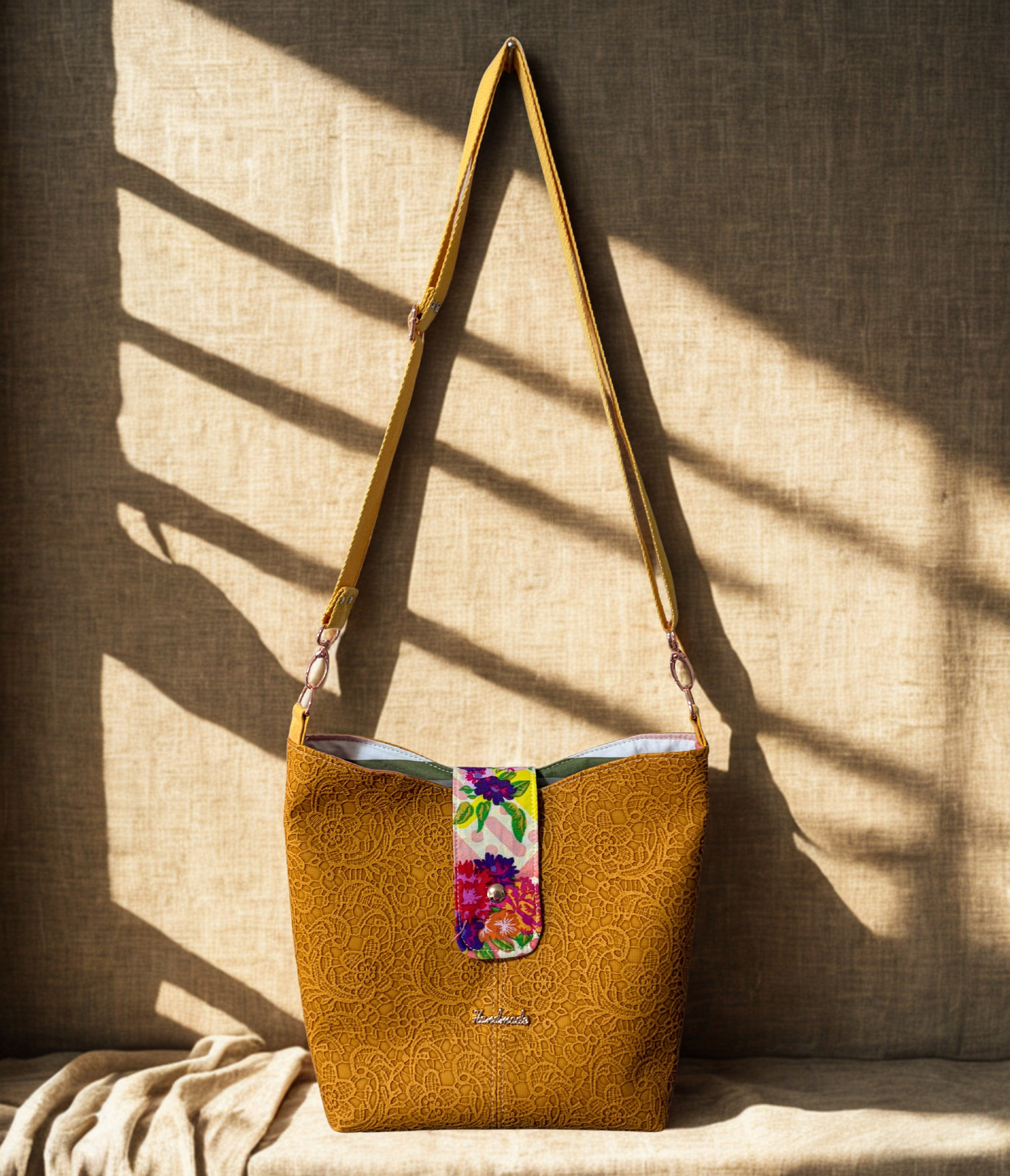 Magic Middle Bucket Bag
