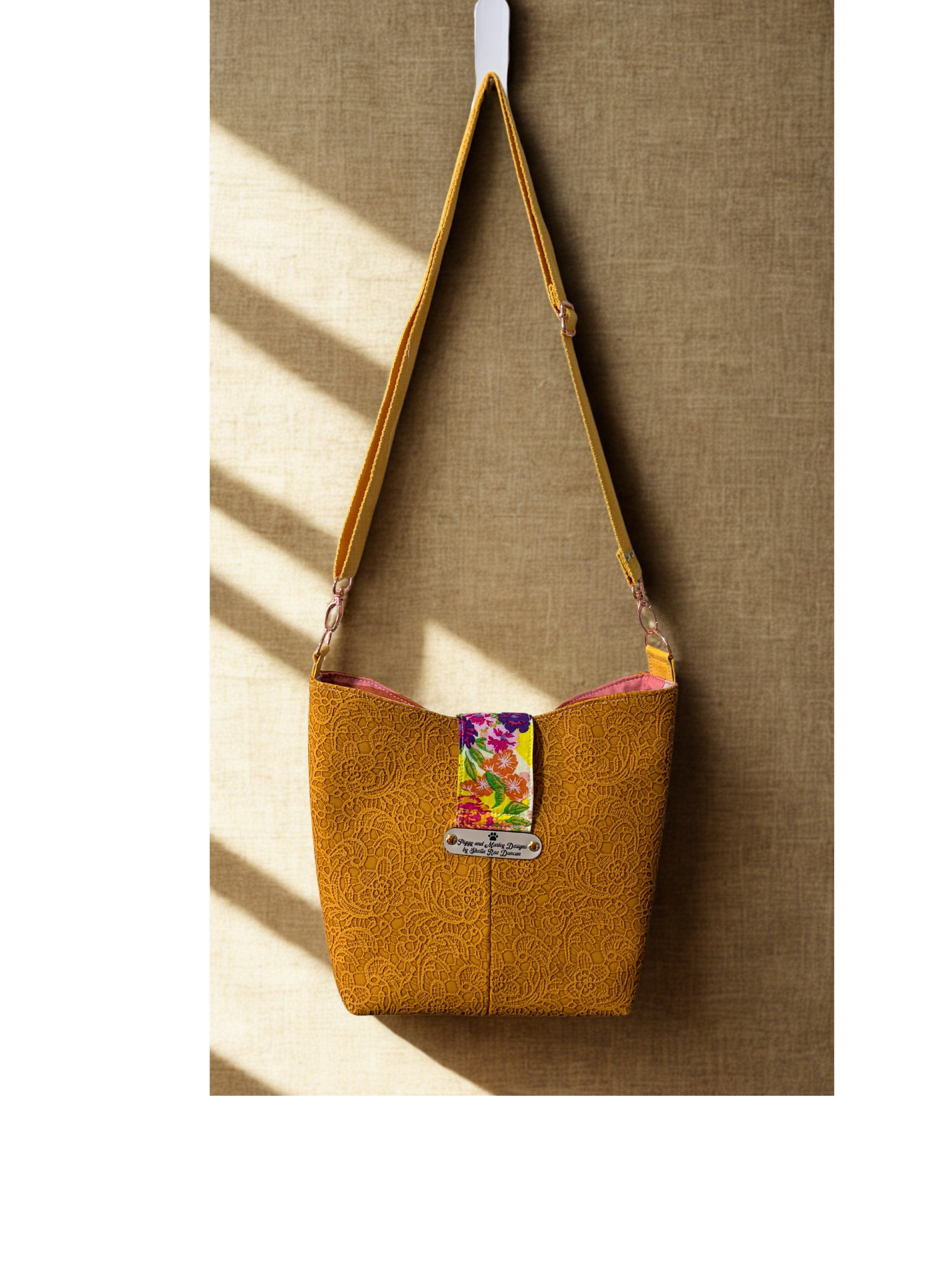 Magic Middle Bucket Bag